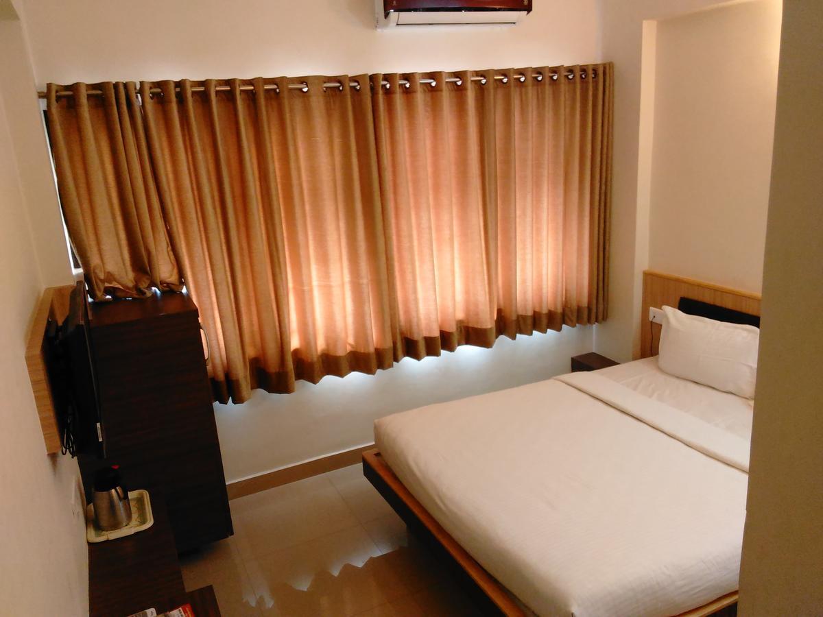 Hotel Sivaranjani Erode Bagian luar foto